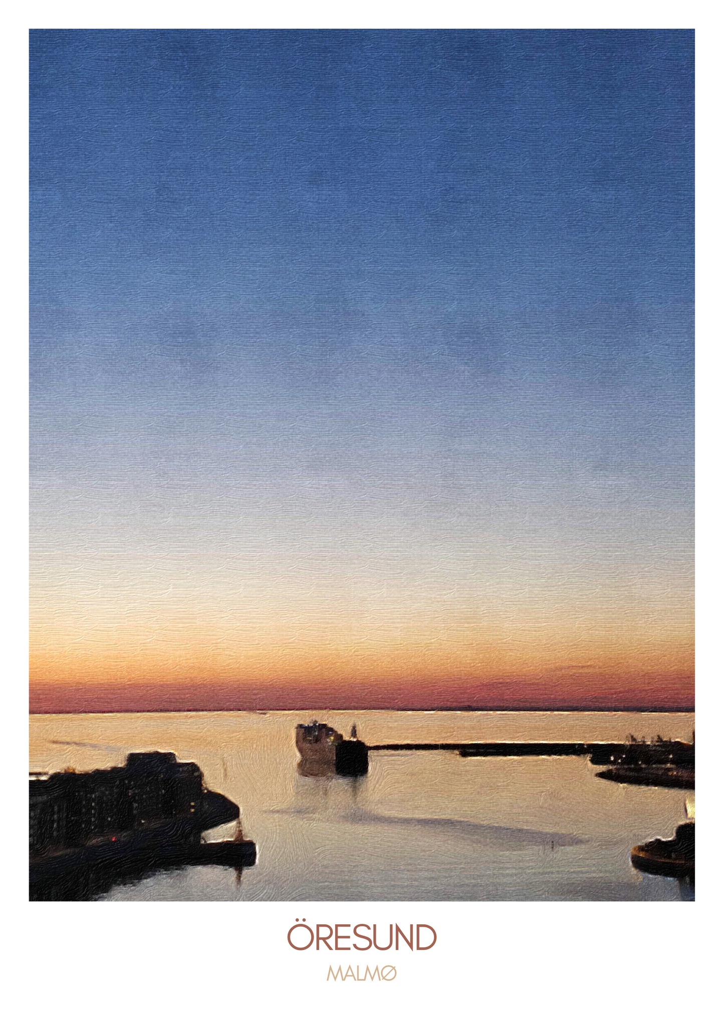 Solnedgång över Öresund med varma orange och blå toner och silhuett av fartyg som seglar ut från hamnen